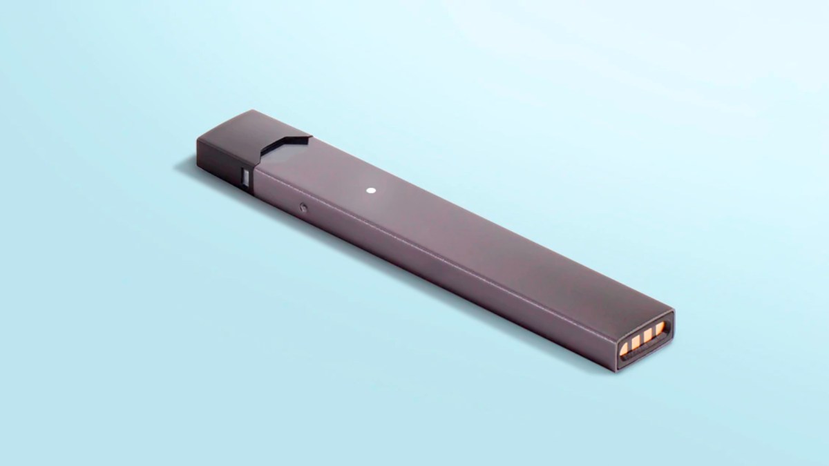 .Une e-cigarette JUUL. Image d'illustration // Source : JUUL .Une e-cigarette JUUL. Image d'illustration // Source : JUUL