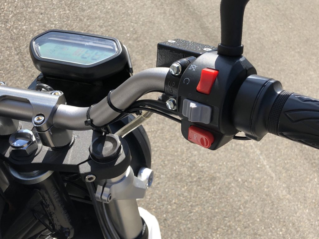 La moto e-roadster MAX de Easy Watts // Source : Marie Turcan pour Numerama La moto e-roadster MAX de Easy Watts // Source : Marie Turcan pour Numerama