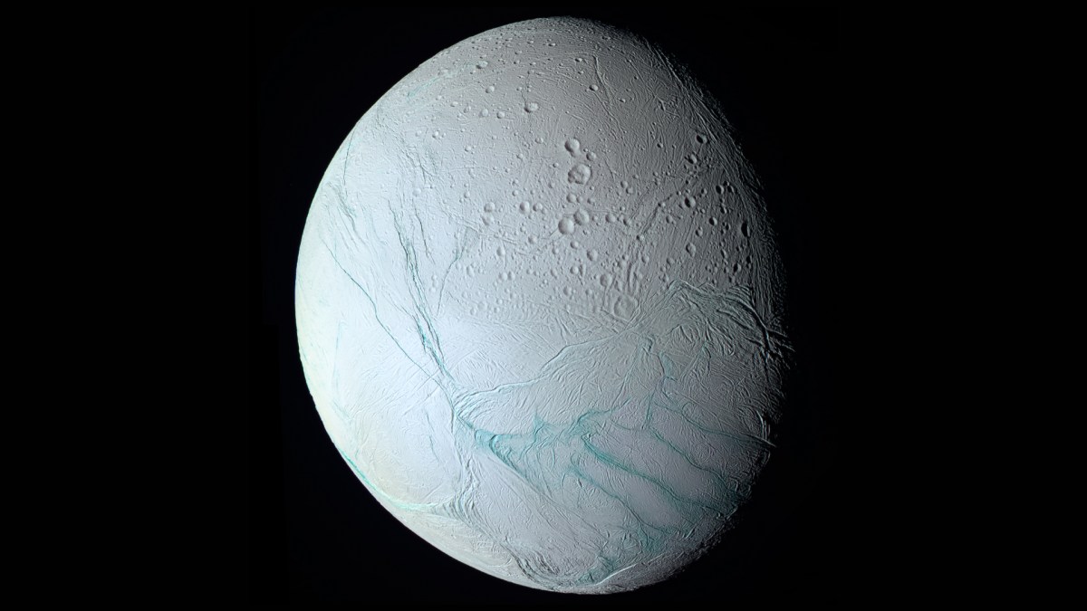 Encelade, une lune de Saturne. // Source : Flickr/CC/Kevin Gill (photo recadrée) Encelade, une lune de Saturne. // Source : Flickr/CC/Kevin Gill (photo recadrée)