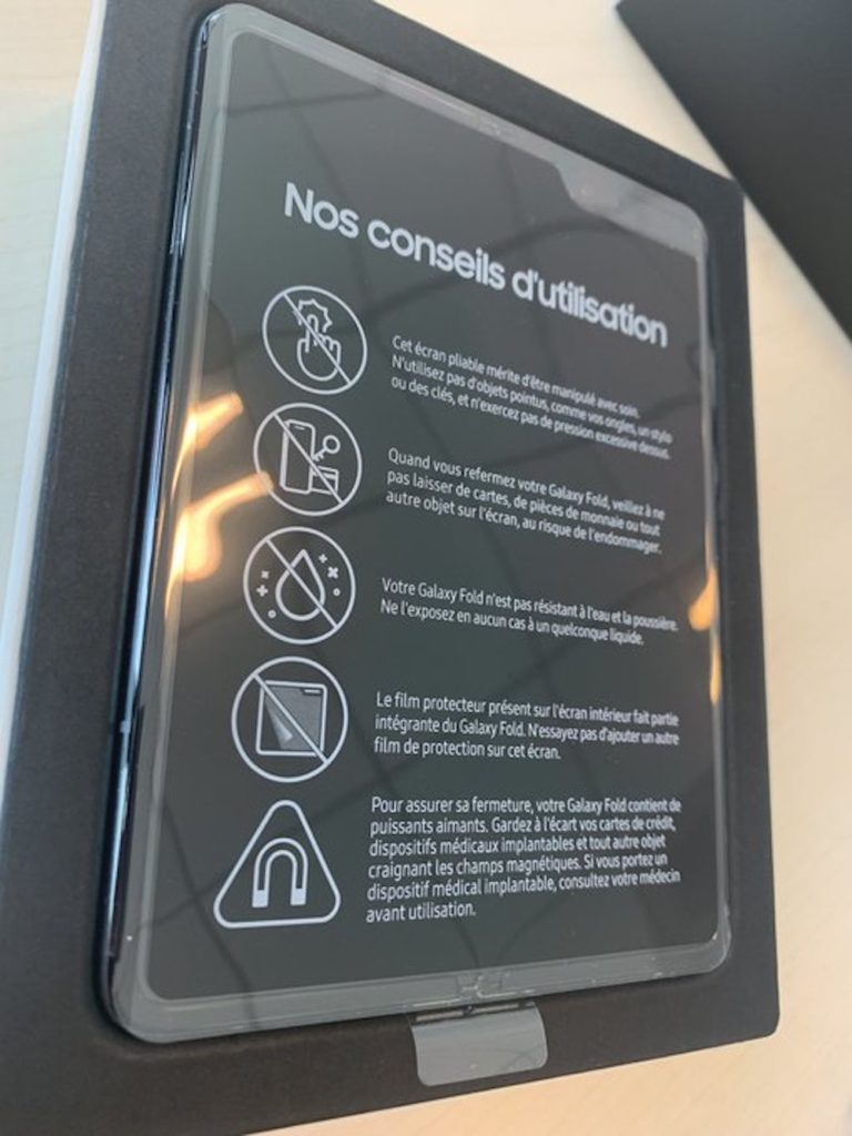 Au déballage du Galaxy Fold // Source : Melinda Davan-Soulas pour LCI Au déballage du Galaxy Fold // Source : Melinda Davan-Soulas pour LCI