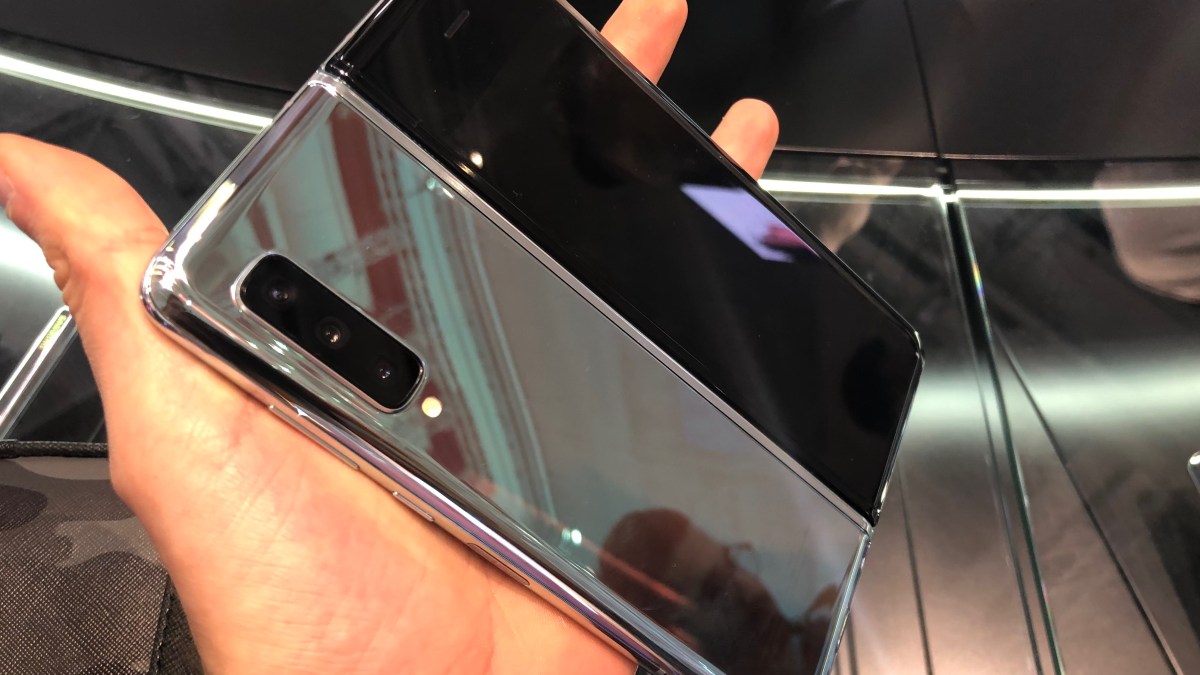 Arrière du Samsung Galaxy Fold // Source : Numerama Arrière du Samsung Galaxy Fold // Source : Numerama