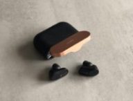 Les écouteurs sans fil Sony WF-1000XM3 et leur boîtier // Source : Numerama