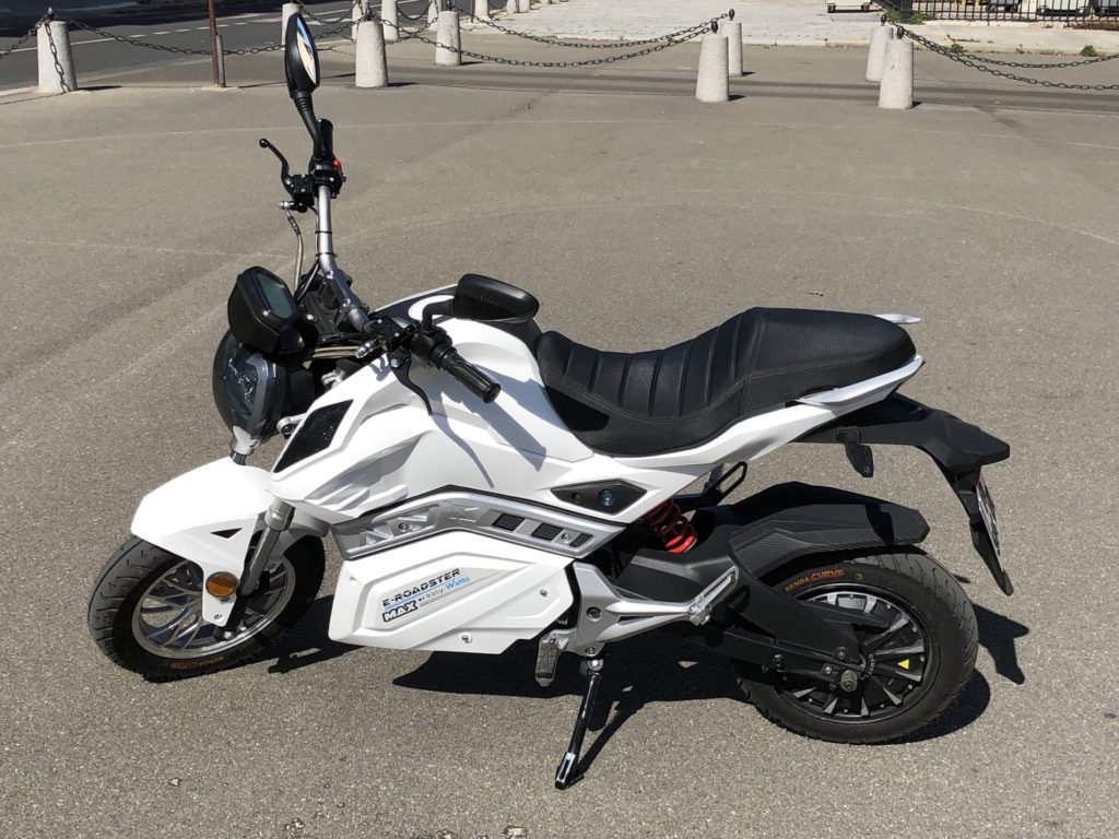 La moto e-roadster MAX de Easy Watts // Source : Marie Turcan pour Numerama La moto e-roadster MAX de Easy Watts // Source : Marie Turcan pour Numerama