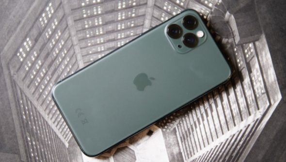 L'iPhone 11 Pro // Source : Louise Audry pour Numerama