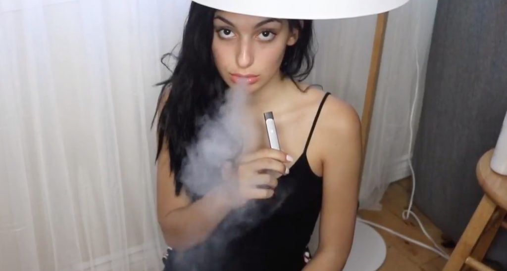 https://www.youtube.com/watch?v=lqTbZndVehU // Source : YouTube/ keella garre https://www.youtube.com/watch?v=lqTbZndVehU // Source : YouTube/ keella garre