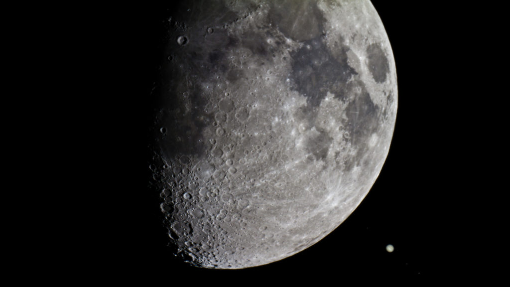 La Lune et Jupiter. // Source : Flickr/CC/Doggettx (photo recadrée) La Lune et Jupiter. // Source : Flickr/CC/Doggettx (photo recadrée)