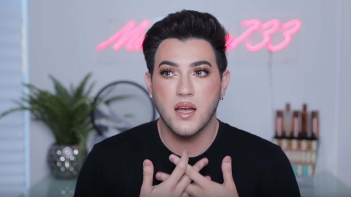 Manny MUA prend la parole. // Source : Capture d'écran YouTube / Manny MUA Manny MUA prend la parole. // Source : Capture d'écran YouTube / Manny MUA