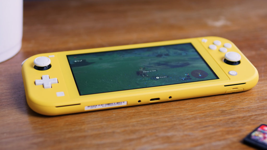 La Switch Lite de Nintendo // Source : Louise Audry pour Numerama