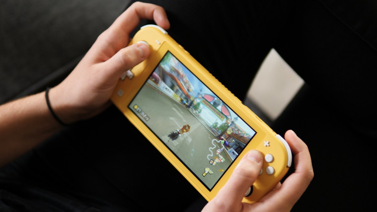 La Switch Lite de Nintendo // Source : Louise Audry pour Numerama La Switch Lite de Nintendo // Source : Louise Audry pour Numerama