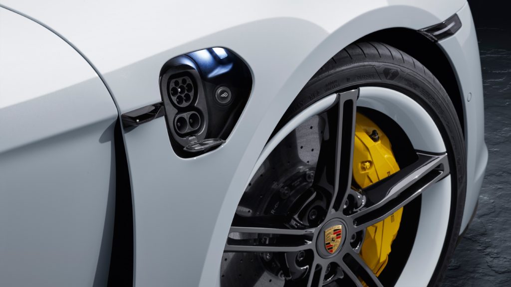 La prise de recharge de la Taycan // Source : Porsche