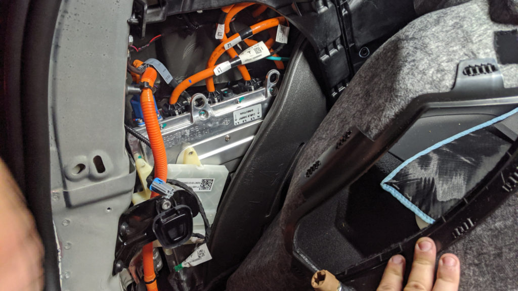Les techniciens mobiles de Tesla // Source : Numerama