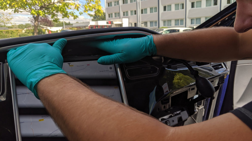 Les techniciens mobiles de Tesla // Source : Numerama