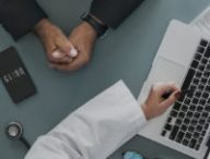 Les patients noirs sont discriminés à cause d'un algorithme. // Source : Pixabay