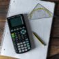 Une calculatrice TI 82. // Source : Max Pixel, CC0 Domaine public (photo recadrée) Une calculatrice TI 82. // Source : Max Pixel, CC0 Domaine public (photo recadrée)
