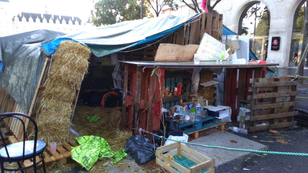 Voici un abri central de la ZAD de Châtelet. // Source : Numerama Voici un abri central de la ZAD de Châtelet. // Source : Numerama