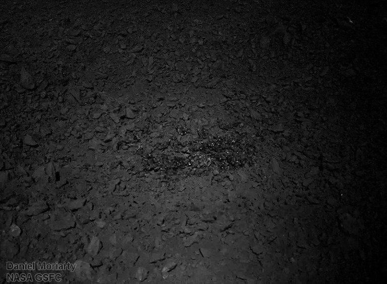 Dan Moriarty a fourni à Space une image avec un contrase plus élevé de la substance, ce qui l'a aidé à mieux l'étudier. // Source : CNSA/CLEP/NASA/GSFC/Dan Moriarty via Space.com Dan Moriarty a fourni à Space une image avec un contrase plus élevé de la substance, ce qui l'a aidé à mieux l'étudier. // Source : CNSA/CLEP/NASA/GSFC/Dan Moriarty via Space.com