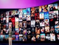 Ann Sarnoff, directrice de Warner, présentait le catalogue de HBO Max durant la conférence de presse. // Source : @HBOPR Ann Sarnoff, directrice de Warner, présentait le catalogue de HBO Max durant la conférence de presse. // Source : @HBOPR