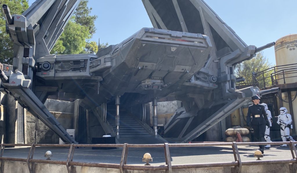 Zone Galaxy’s Edge Star Wars du parc Disney de Californie // Source : Maxime Claudel / Numerama Zone Galaxy’s Edge Star Wars du parc Disney de Californie // Source : Maxime Claudel / Numerama