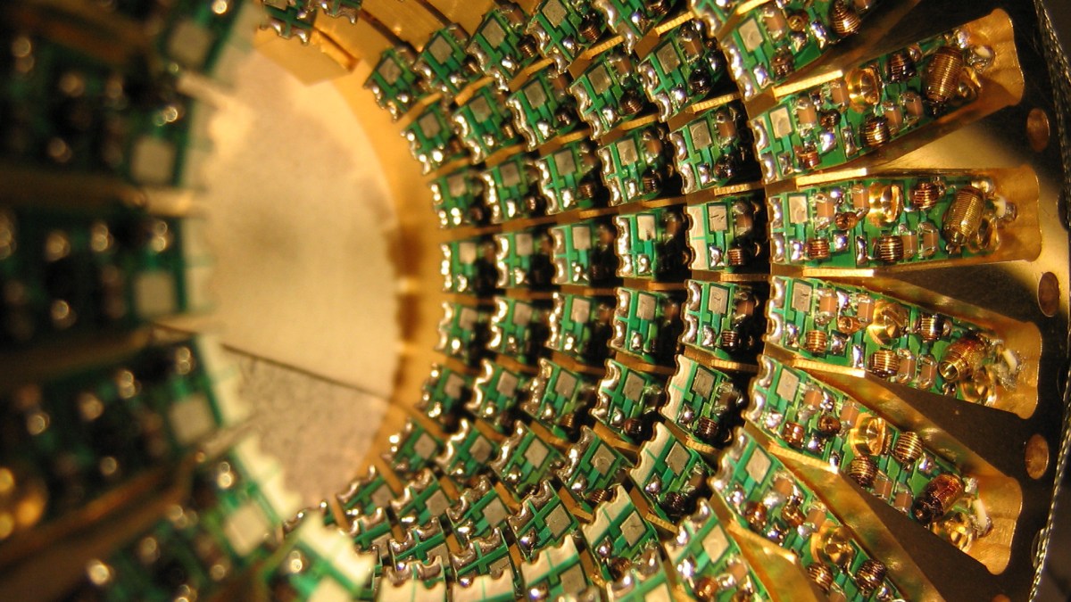 IBM nuance l'avancée présentée par Google en matière d'informatique quantique. // Source : Flickr/CC/Steve Jurvetson (photo recadrée) IBM nuance l'avancée présentée par Google en matière d'informatique quantique. // Source : Flickr/CC/Steve Jurvetson (photo recadrée)