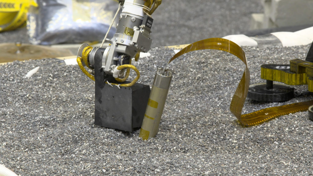 Une représentation du bras et de la taupe d'InSight. // Source : NASA/JPL-Caltech Une représentation du bras et de la taupe d'InSight. // Source : NASA/JPL-Caltech