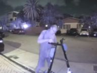 Le suspect en pleine action.  // Source : Capture d'écran YouTube /  FLPDPIO