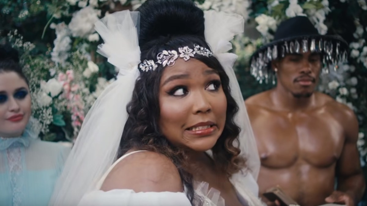 La chanteuse Lizzo dans le clip de Truth Hurts. // Source : Capture d'écran YouTube / Lizzo La chanteuse Lizzo dans le clip de Truth Hurts. // Source : Capture d'écran YouTube / Lizzo