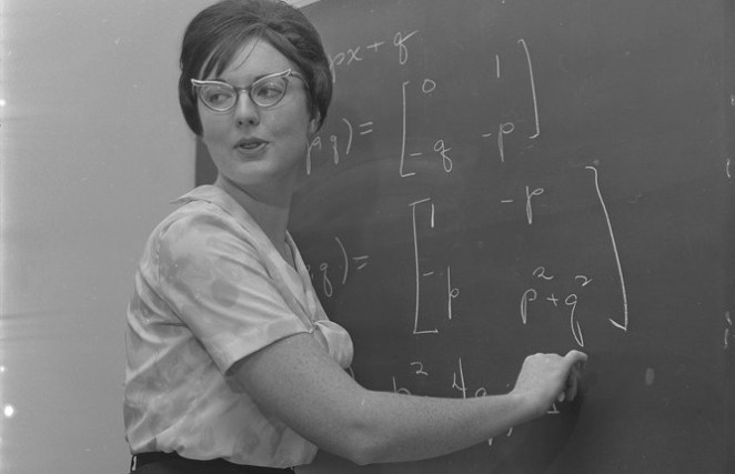 Lorraine Turnbull Foster est la première femme à avoir obtenu un doctorat en maths, en 1964, à Caltech. // Source : Los Angeles Times Photographic Archive Lorraine Turnbull Foster est la première femme à avoir obtenu un doctorat en maths, en 1964, à Caltech. // Source : Los Angeles Times Photographic Archive