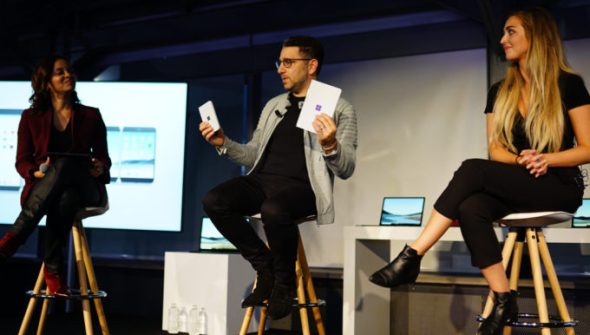 Panos Panay et les Surface Duo et Neo // Source : Ulrich Rozier pour Numerama