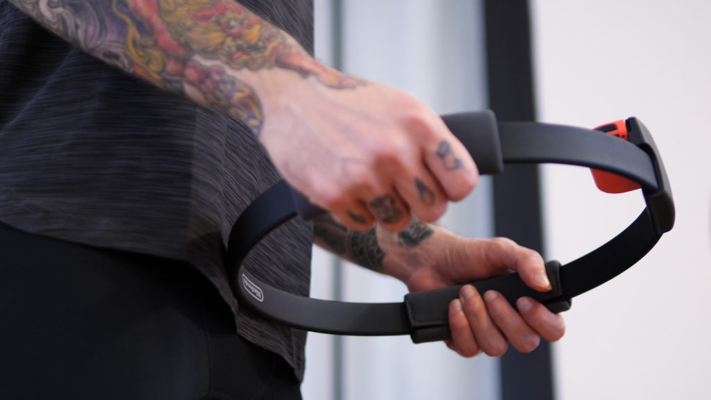 Le Ring-Con de Ring Fit Adventure // Source : Louise Audry pour Numerama Le Ring-Con de Ring Fit Adventure // Source : Louise Audry pour Numerama