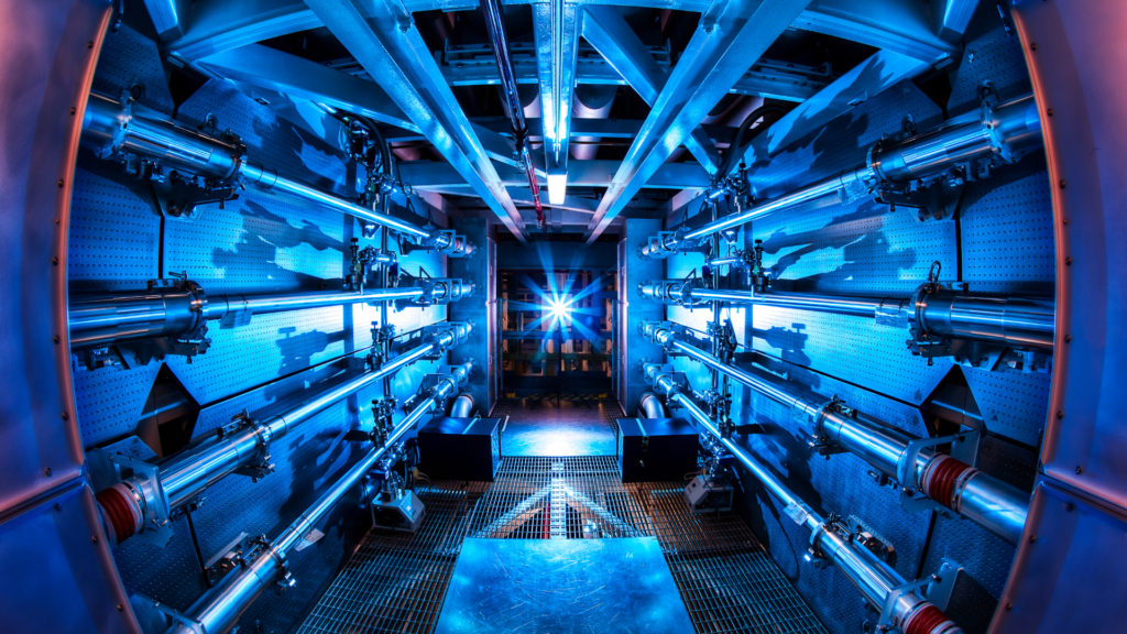 Le National Ignition Facility. // Source : Wikimedia/CC/Lawrence Livermore National Laboratory (photo recadrée) Le National Ignition Facility. // Source : Wikimedia/CC/Lawrence Livermore National Laboratory (photo recadrée)