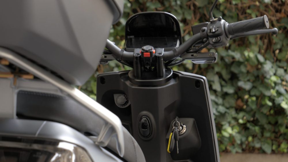 Le scooter électrique LVE S5 // Source : Louise Audry pour Vroom/Numerama