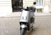 Le scooter électrique LVE S5 // Source : Louise Audry pour Vroom/Numerama