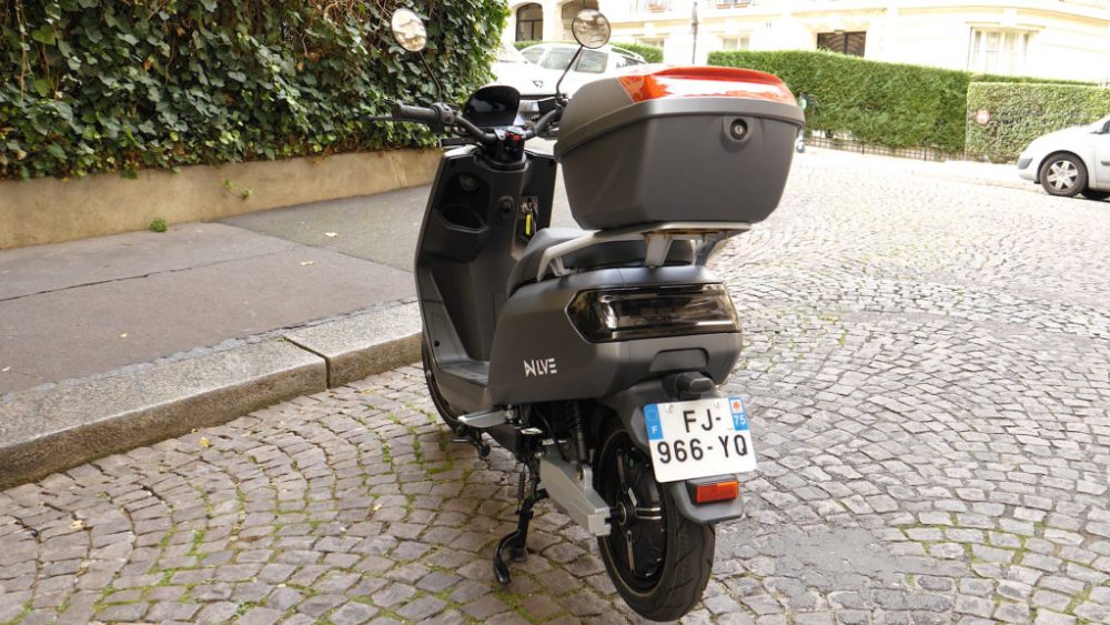 Le scooter électrique LVE S5 // Source : Louise Audry pour Vroom/Numerama