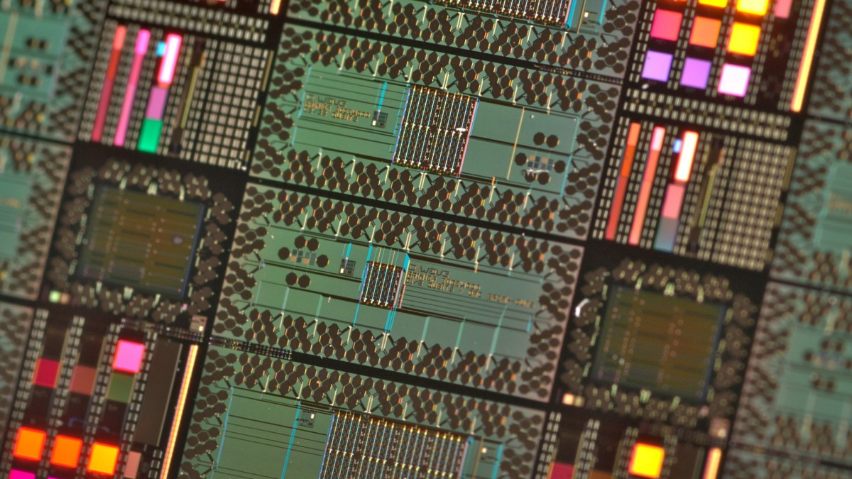 IBM récuse l'avancée de Google en matière d'informatique quantique. // Source : Flickr/CC/Steve Jurvetson (photo recadrée) IBM récuse l'avancée de Google en matière d'informatique quantique. // Source : Flickr/CC/Steve Jurvetson (photo recadrée)