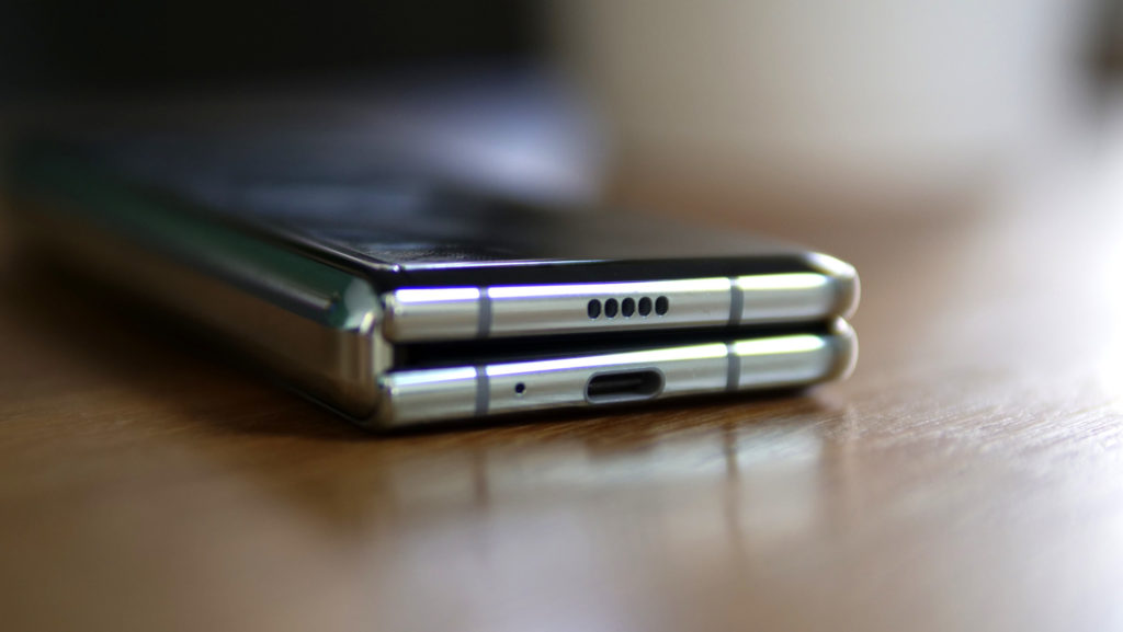 Samsung Galaxy Fold // Source : Louise Audry pour Numerama Samsung Galaxy Fold // Source : Louise Audry pour Numerama