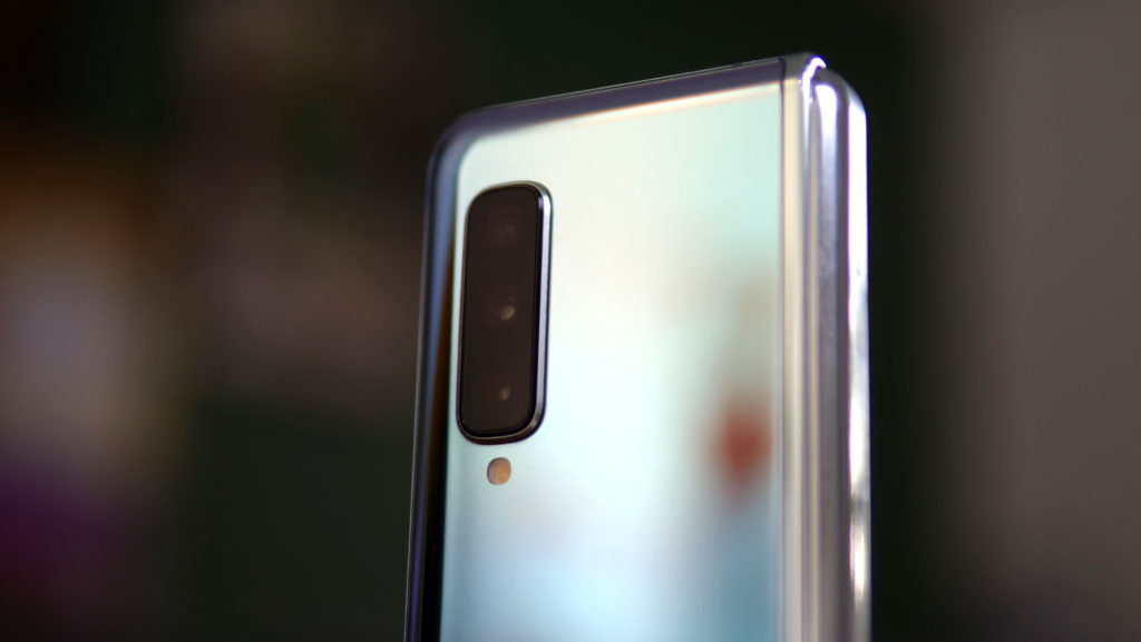 Samsung Galaxy Fold // Source : Louise Audry pour Numerama Samsung Galaxy Fold // Source : Louise Audry pour Numerama