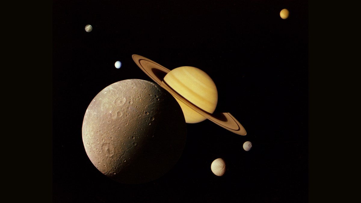 Saturne et ses lunes. // Source : Good Free Photos, Domaine public (photo recadrée) Saturne et ses lunes. // Source : Good Free Photos, Domaine public (photo recadrée)