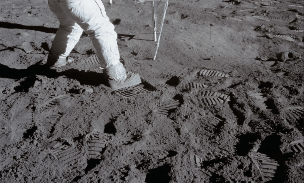 L'astronaute Buzz Aldrin en train de marcher sur le sol lunaire. // Source : Nasa L'astronaute Buzz Aldrin en train de marcher sur le sol lunaire. // Source : Nasa