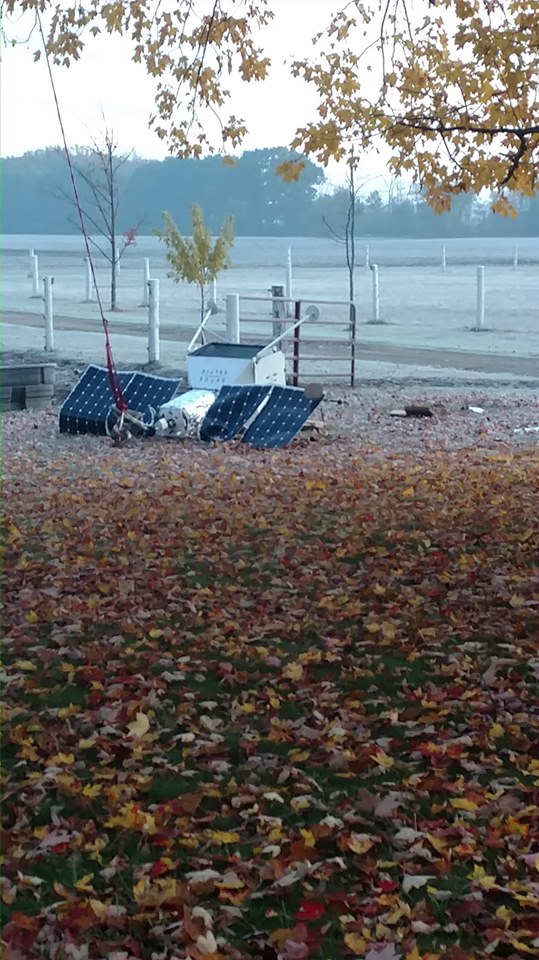Le satellite crashé // Source : Facebook/Nancy Mumby-Welke Le satellite crashé // Source : Facebook/Nancy Mumby-Welke