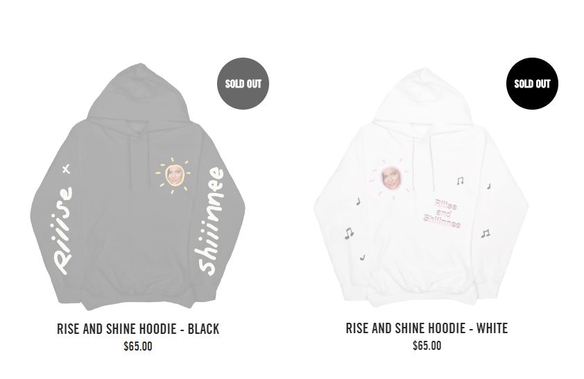 Les deux sweats. // Source : Capture d'écran Kylie Jenner shop Les deux sweats. // Source : Capture d'écran Kylie Jenner shop