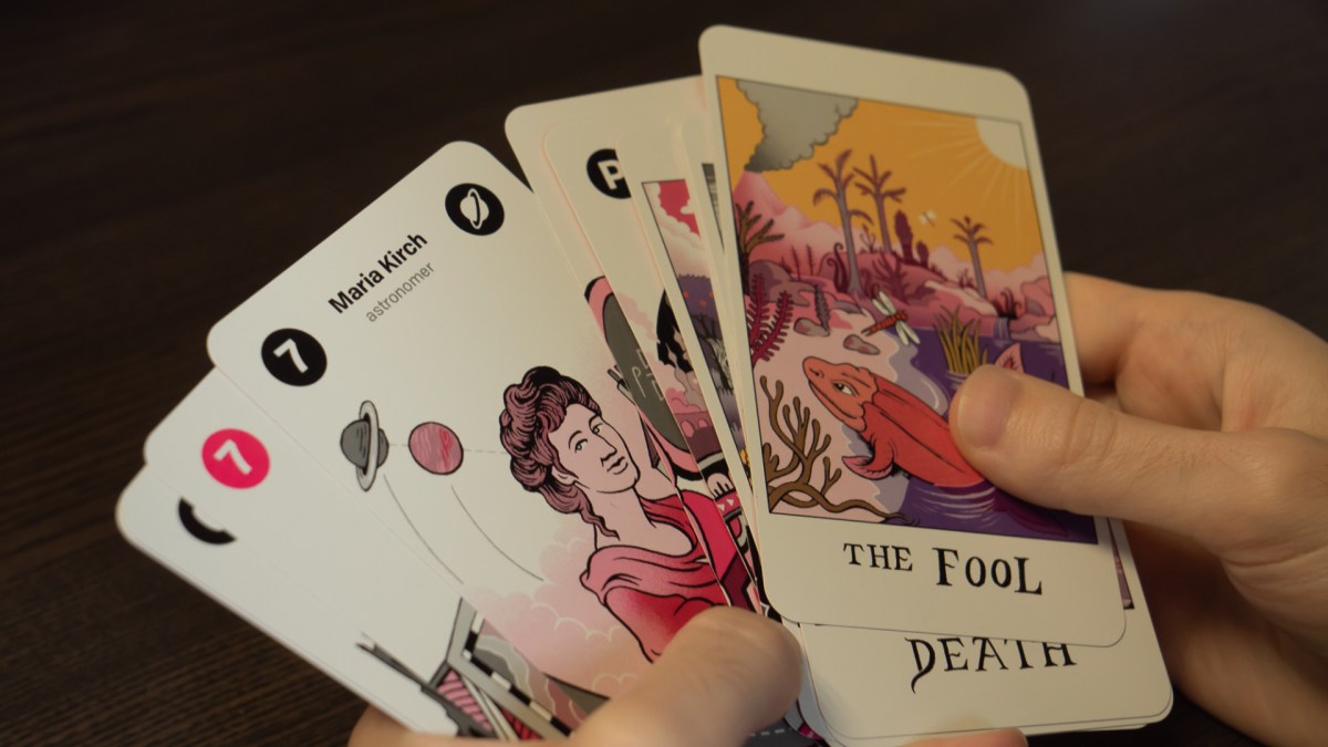 Le jeu de tarot Women of Science. // Source : Photo Léa Hamadi pour Numerama Le jeu de tarot Women of Science. // Source : Photo Léa Hamadi pour Numerama
