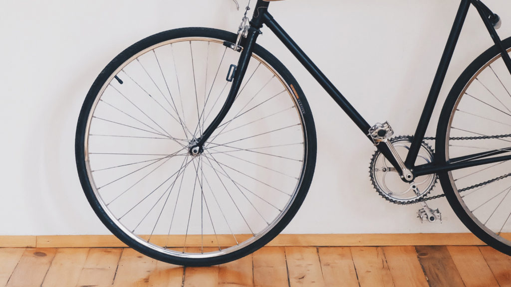 Une roue de vélo. // Source : Pxhere/CC0 Domaine public (photo recadrée) Une roue de vélo. // Source : Pxhere/CC0 Domaine public (photo recadrée)