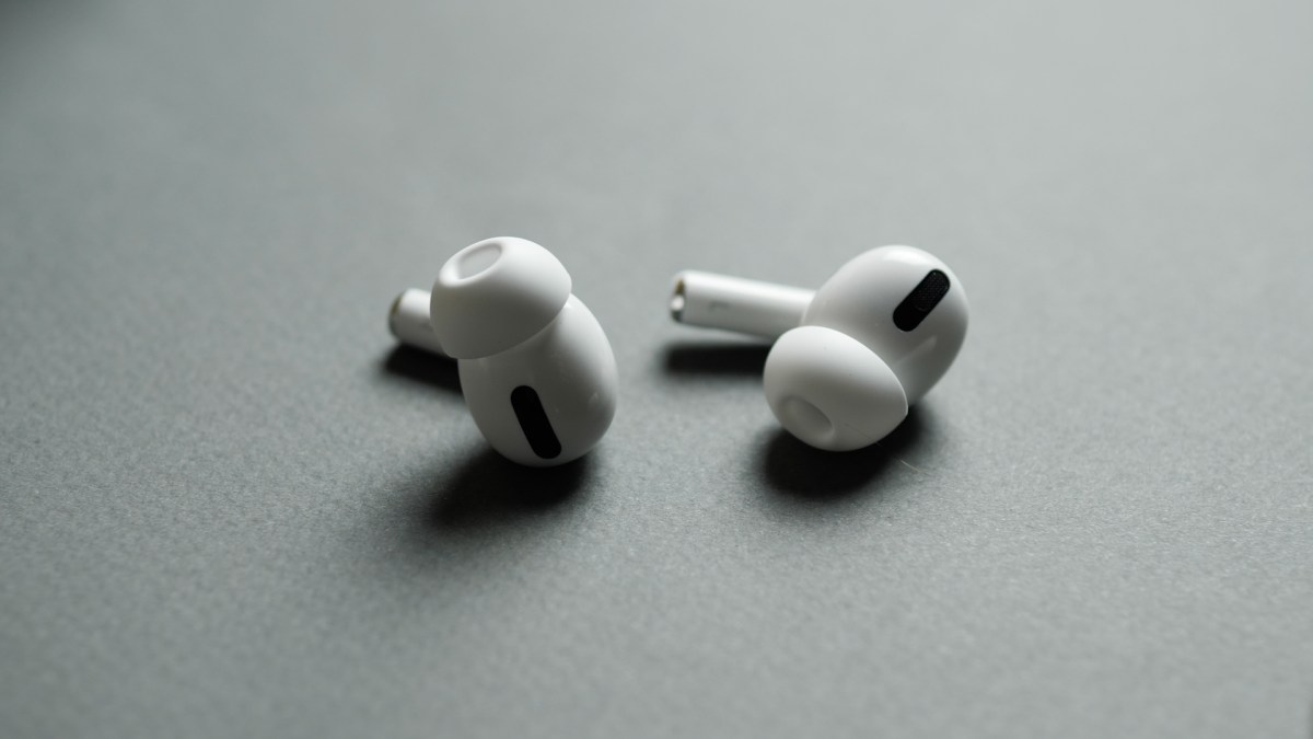 Apple AirPods Pro // Source : Louise Audry pour Numerama Apple AirPods Pro // Source : Louise Audry pour Numerama