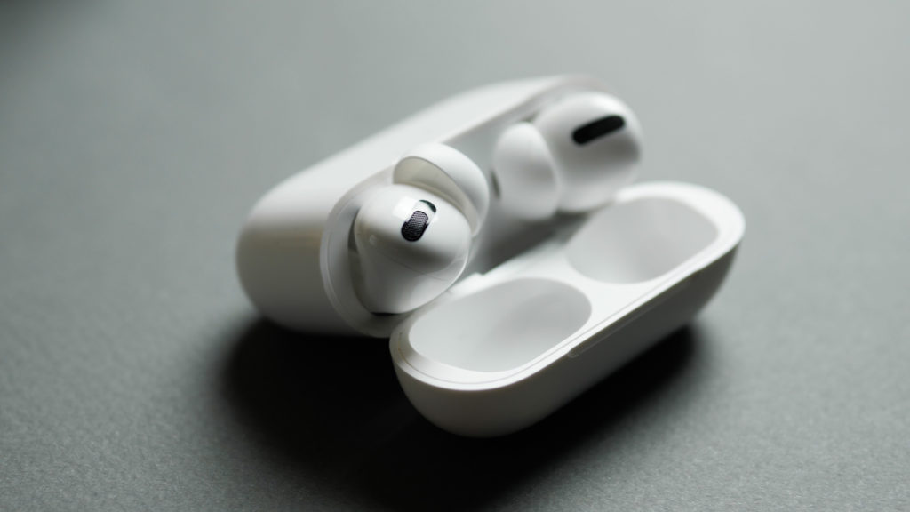 Apple AirPods Pro // Source : Louise Audry pour Numerama Apple AirPods Pro // Source : Louise Audry pour Numerama