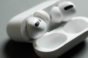 Apple AirPods Pro // Source : Louise Audry pour Numerama Apple AirPods Pro // Source : Louise Audry pour Numerama