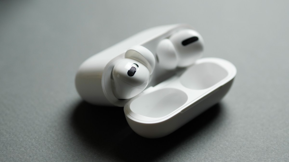 Apple AirPods Pro // Source : Louise Audry pour Numerama Apple AirPods Pro // Source : Louise Audry pour Numerama