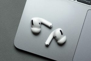 Apple AirPods Pro // Source : Louise Audry pour Numerama