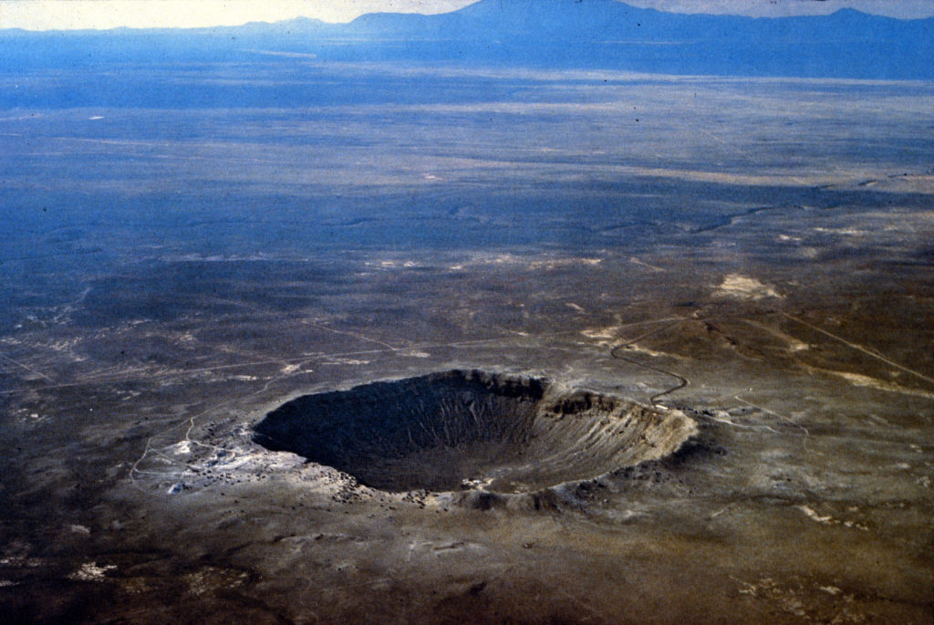 Cratère d'impact de météorite. // Source : USGS/D. Roddy Cratère d'impact de météorite. // Source : USGS/D. Roddy