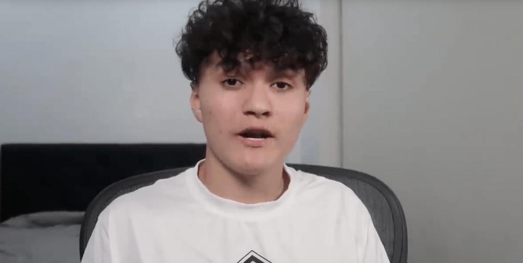 Le joueur pro Jarvis de Fortnite dans une vidéo publiée le 3 novembre // Source : YouTube Le joueur pro Jarvis de Fortnite dans une vidéo publiée le 3 novembre // Source : YouTube
