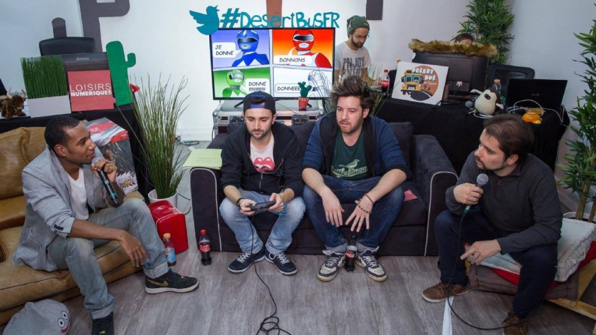 Une console, une manette et un défi à relever. // Source : Desert Bus de l'Espoir Une console, une manette et un défi à relever. // Source : Desert Bus de l'Espoir